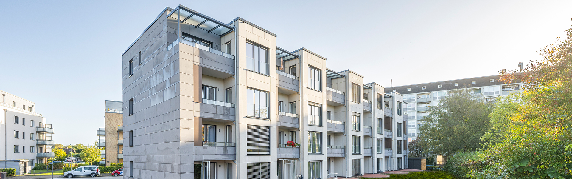Modernisierung und Aufstockung eines bewohnten Mehrfamilienhauses in der Gurlittstraße 11 im Kieler Stadtteil Projensdorf
